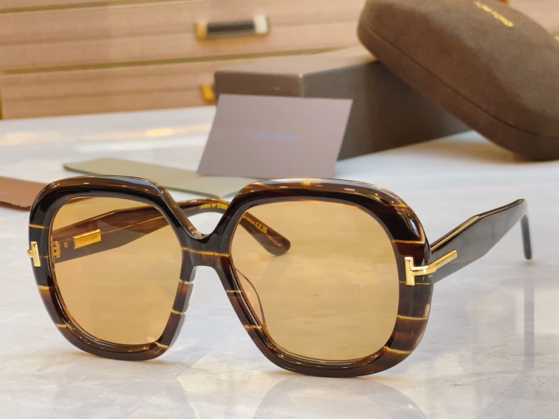 TOM FORD